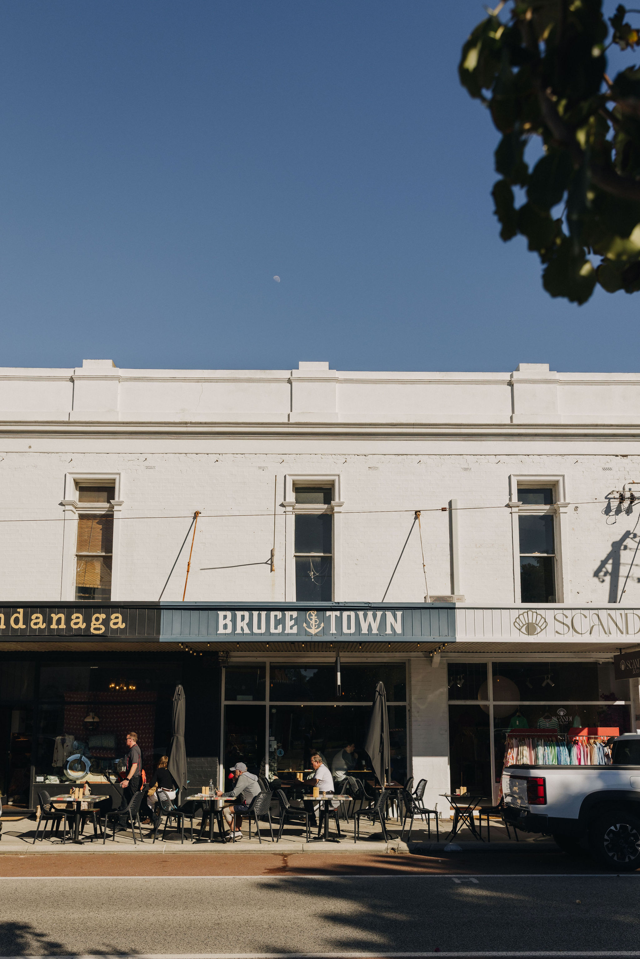 Bruce Town cafe